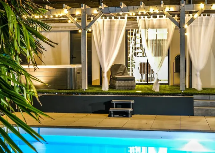 By Aix Keys Avec Jacuzzi Privatif 5 Min Des Plages Fouras Bed and Breakfast Saint-Laurent-de-la-Prée