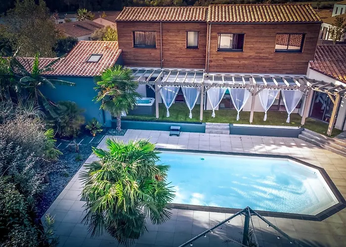 Bed and Breakfast By Aix Keys Avec Jacuzzi Privatif 5 Min Des Plages Fouras 4*