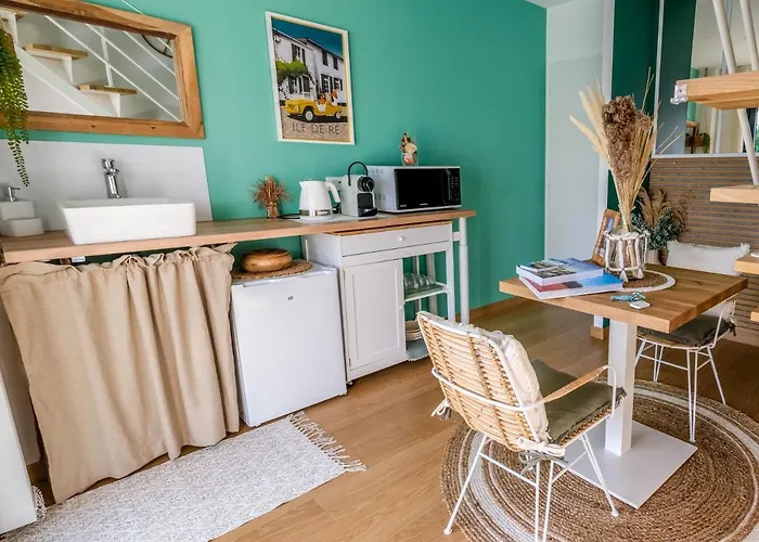 By Aix Keys Avec Jacuzzi Privatif 5 Min Des Plages Fouras Bed and Breakfast 4*