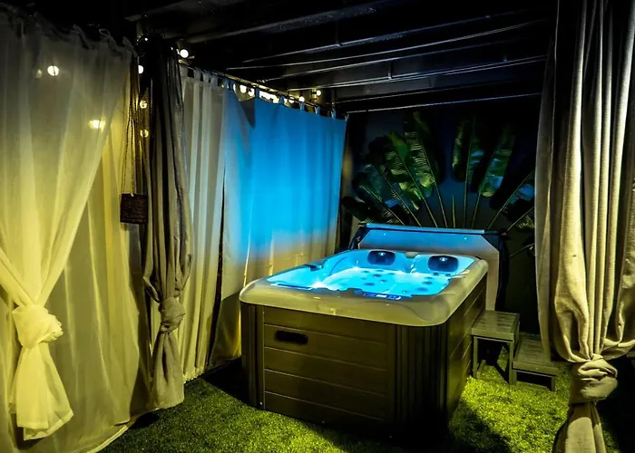 By Aix Keys Avec Jacuzzi Privatif 5 Min Des Plages Fouras Bed and Breakfast