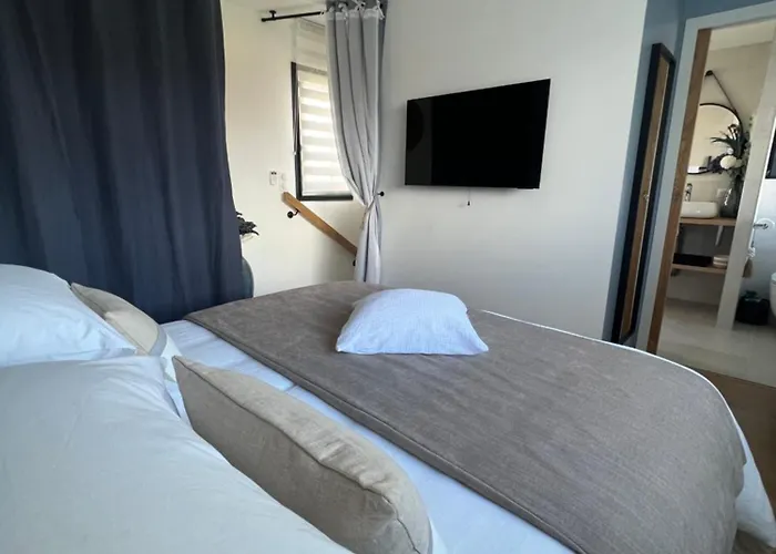 Bed and Breakfast By Aix Keys Avec Jacuzzi Privatif 5 Min Des Plages Fouras